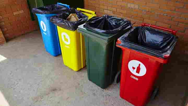 Разновидности мусорных баков и их преимущества